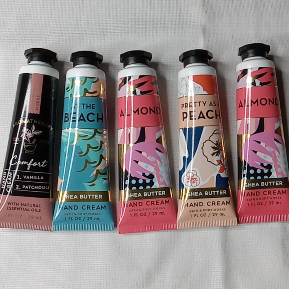 BATH & BODY WORKS HAND CREAM (5)